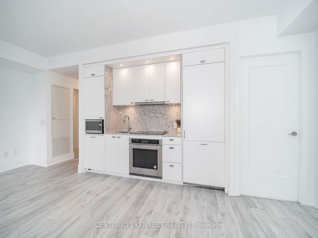 1606 - 480 Front St W