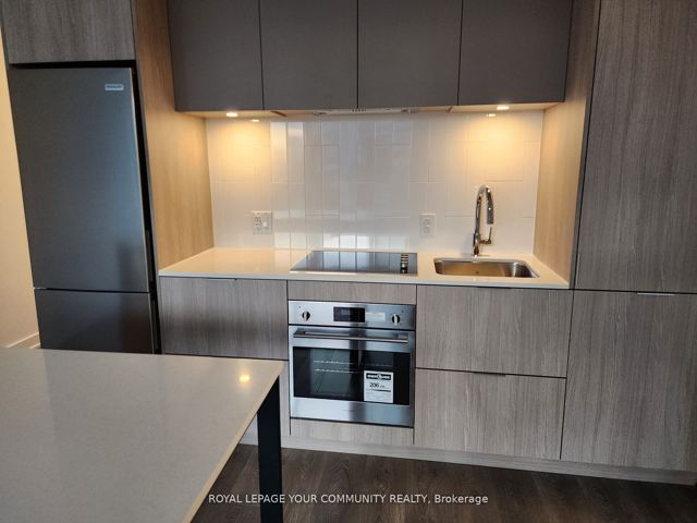 2505 - 130 River St
