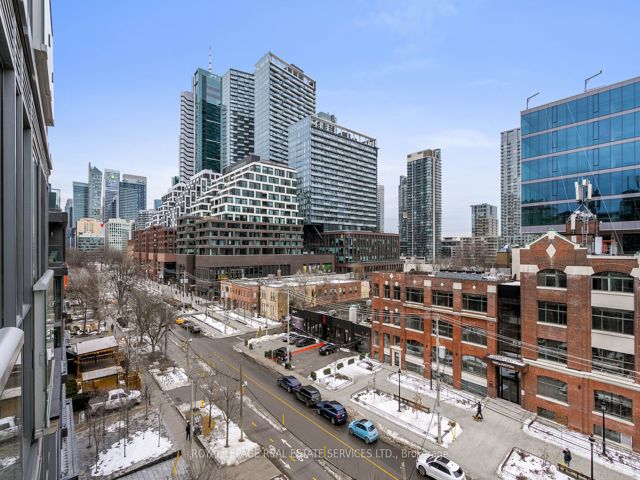 611 - 508 Wellington St W