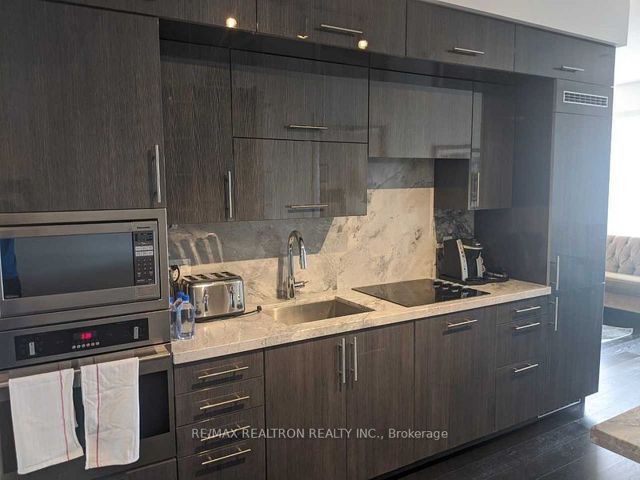 3023 - 5 Sheppard Ave E