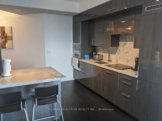 3023 - 5 Sheppard Ave E