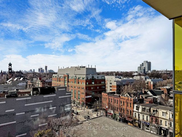 815 - 297 College St