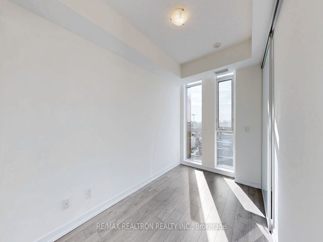 815 - 297 College St