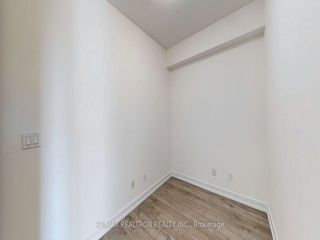 815 - 297 College St