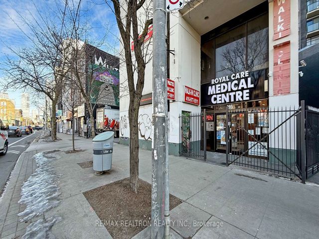 815 - 297 College St