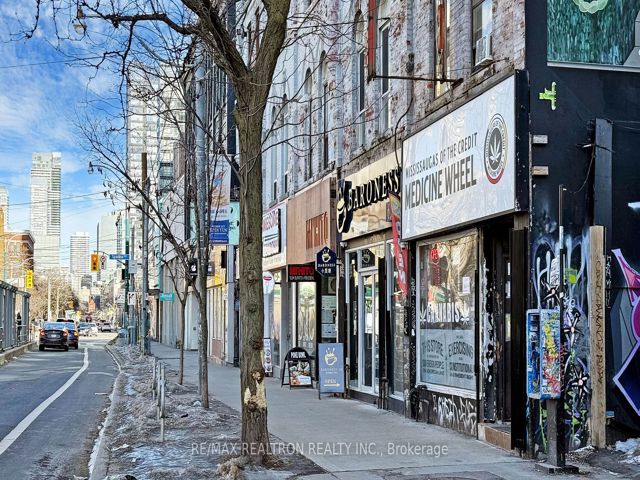 815 - 297 College St