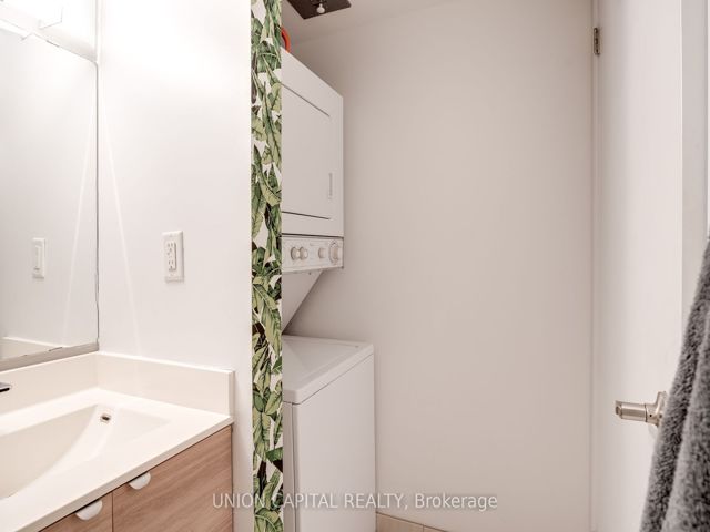 402 - 20 Joe Shuster Way