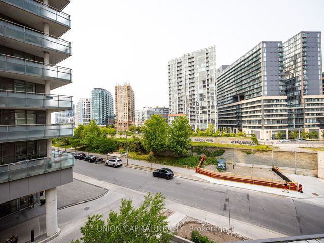 402 - 20 Joe Shuster Way