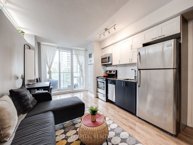 402 - 20 Joe Shuster Way