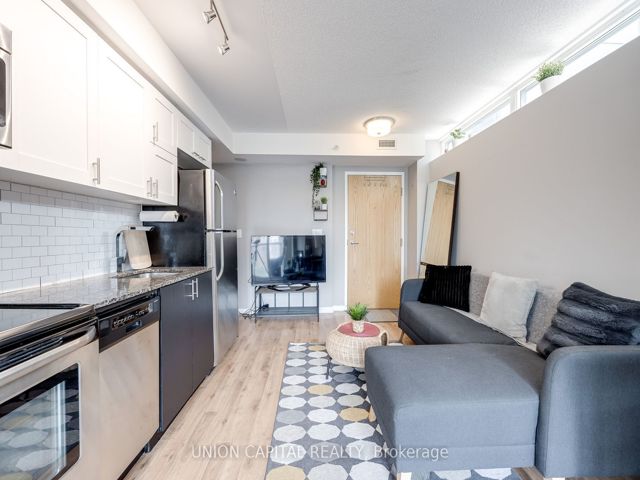 402 - 20 Joe Shuster Way