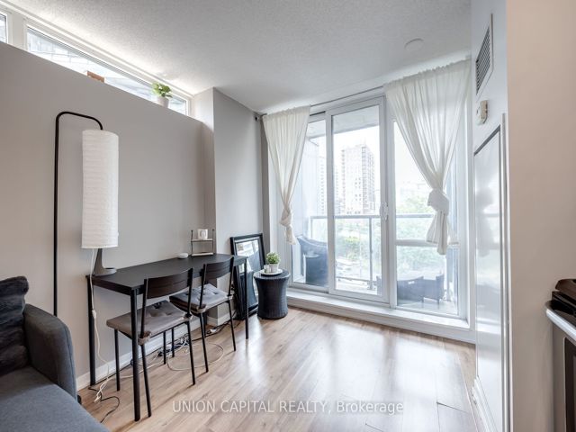 402 - 20 Joe Shuster Way