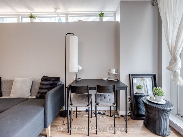 402 - 20 Joe Shuster Way