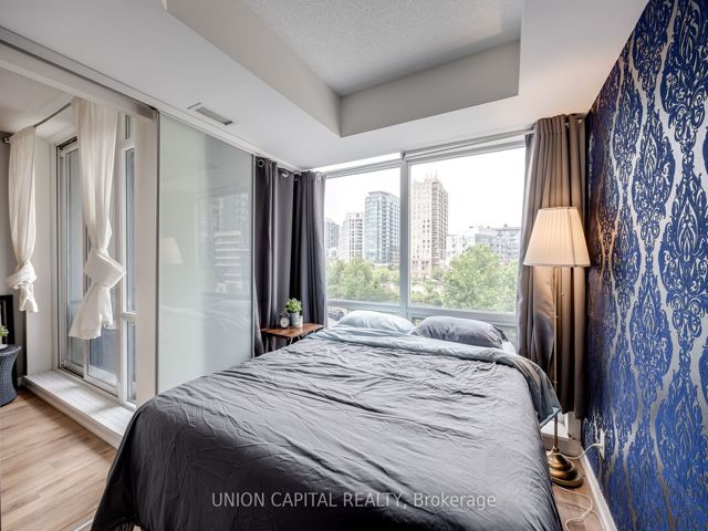 402 - 20 Joe Shuster Way