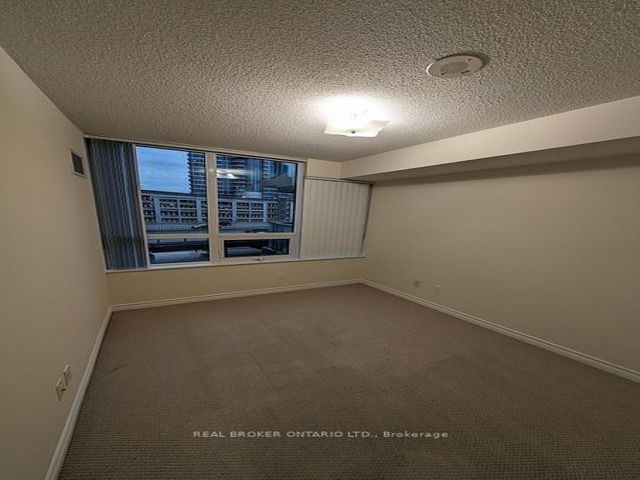 610 - 19 Grand Trunk Cres