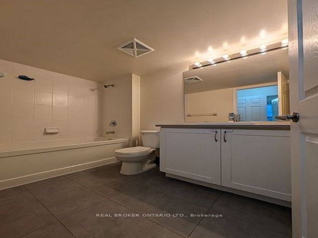610 - 19 Grand Trunk Cres