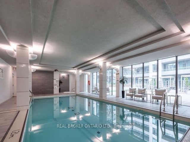 610 - 19 Grand Trunk Cres