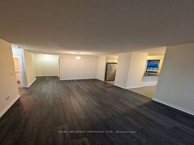 610 - 19 Grand Trunk Cres