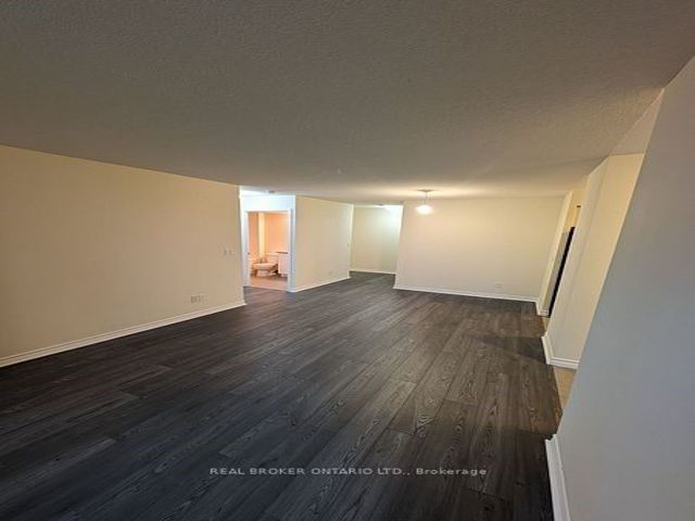 610 - 19 Grand Trunk Cres