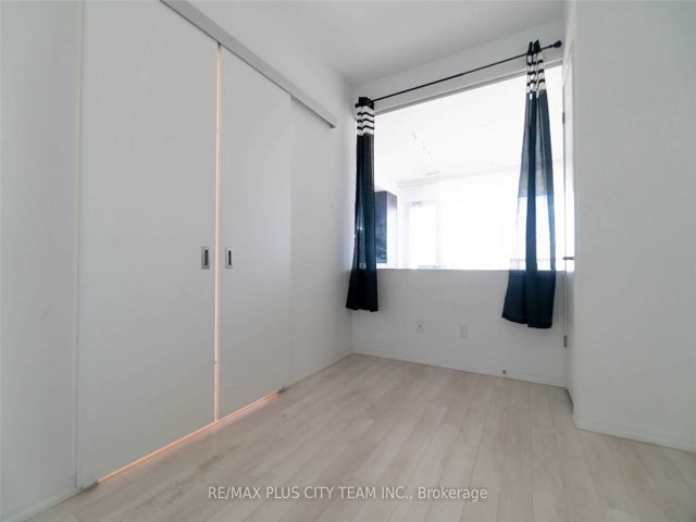 2904 - 197 Yonge St