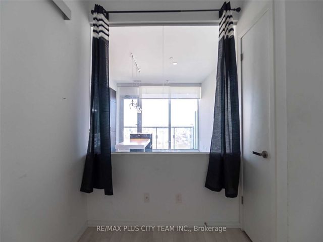 2904 - 197 Yonge St
