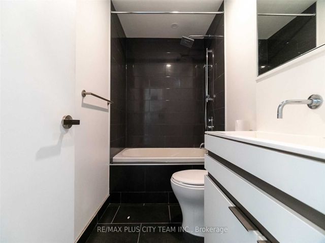 2904 - 197 Yonge St