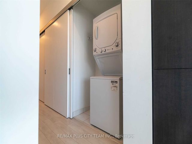 2904 - 197 Yonge St