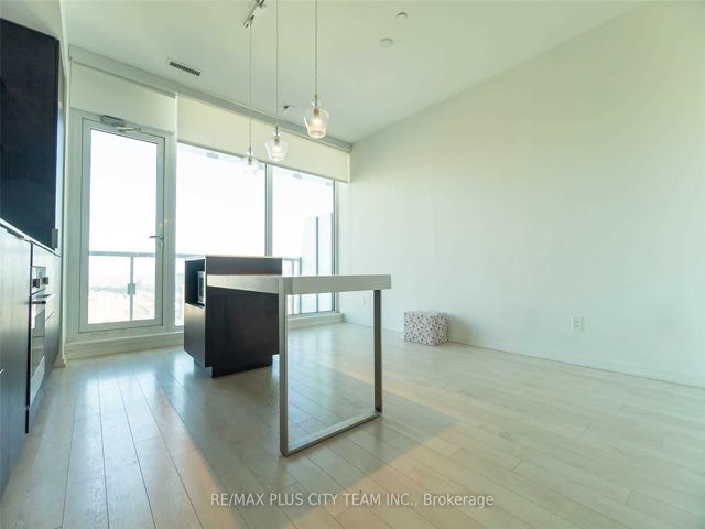 2904 - 197 Yonge St