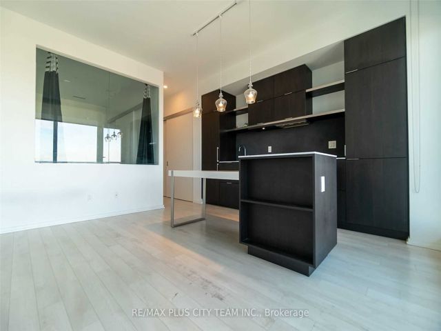 2904 - 197 Yonge St