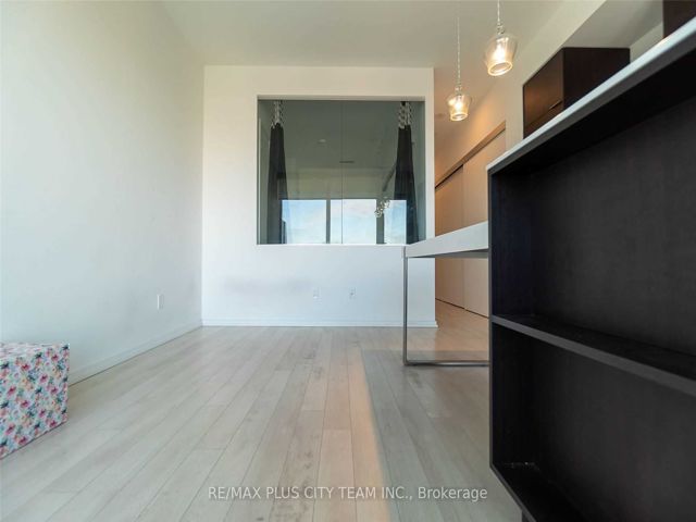 2904 - 197 Yonge St