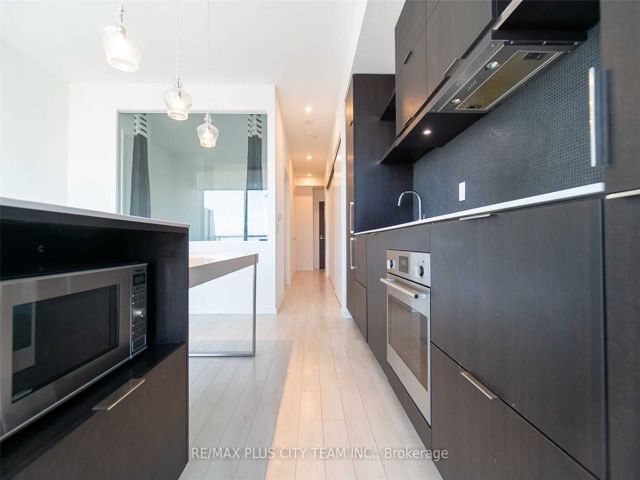 2904 - 197 Yonge St