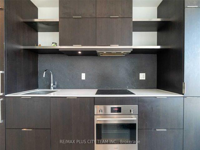 2904 - 197 Yonge St