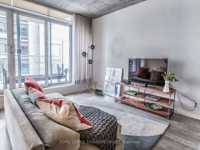 306 - 75 Portland St
