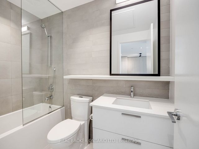 307 - 501 Adelaide St W