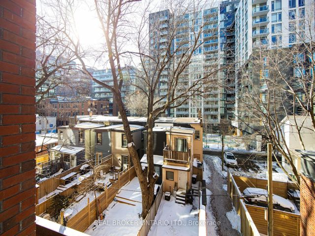 307 - 501 Adelaide St W