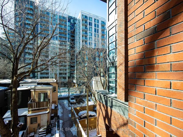 307 - 501 Adelaide St W