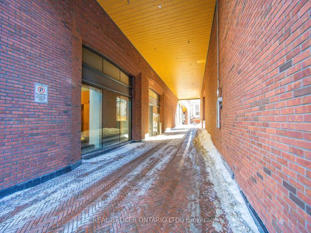 307 - 501 Adelaide St W