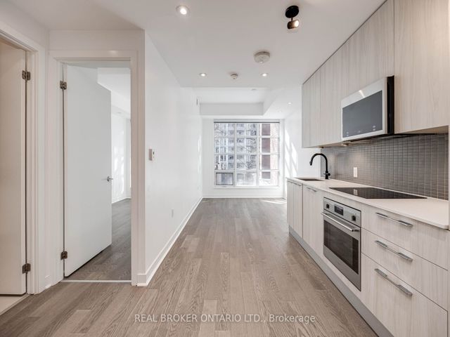 307 - 501 Adelaide St W