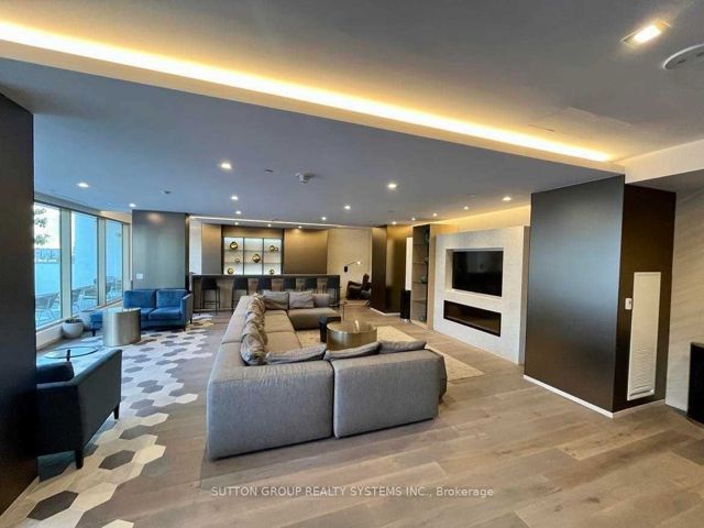 1102 - 60 Tannery Rd