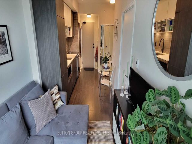 1102 - 60 Tannery Rd