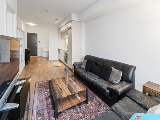 726 - 38 Cameron St