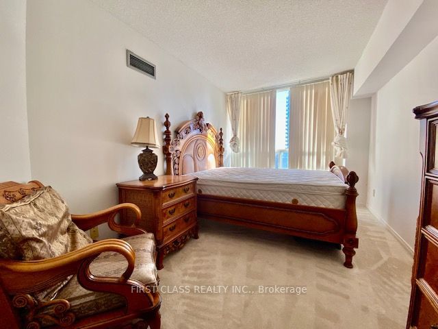 902 - 7 Bishop Ave