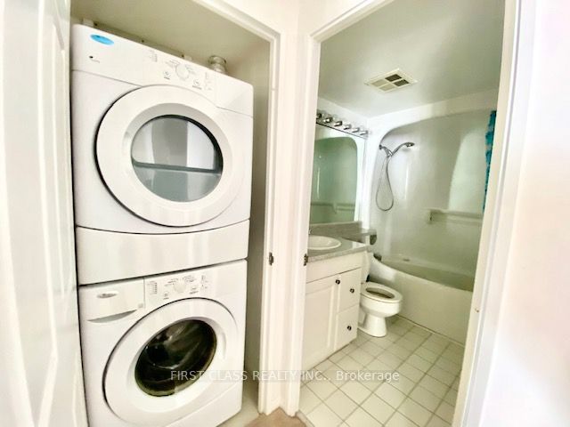 902 - 7 Bishop Ave
