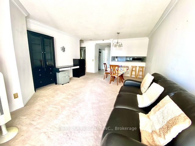 902 - 7 Bishop Ave