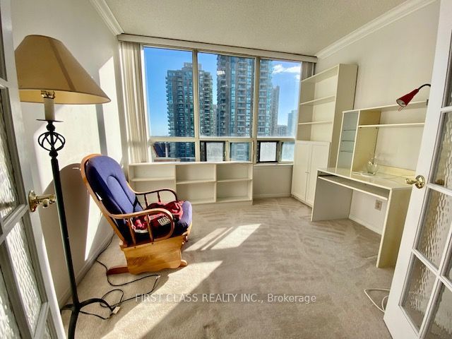 902 - 7 Bishop Ave