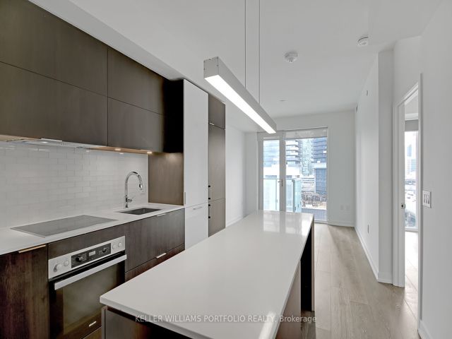 911 - 15 Lower Jarvis St