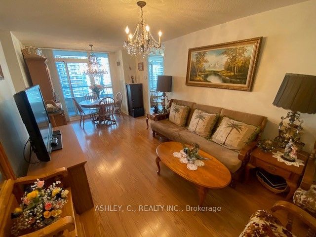 1602 - 23 Hollywood Ave E