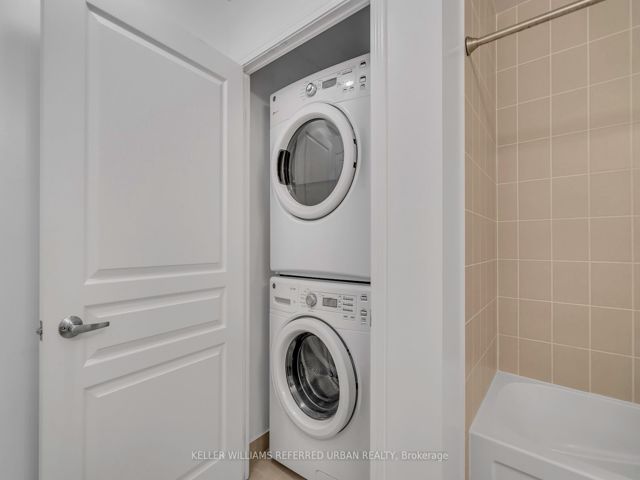 2021 - 352 Front St W