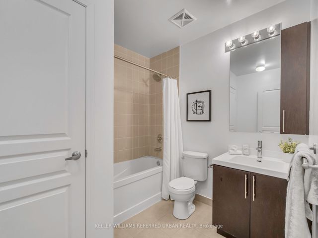 2021 - 352 Front St W