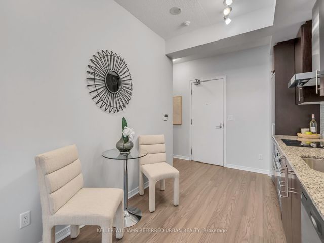 2021 - 352 Front St W