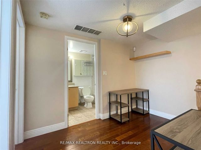 1557 - 5 Everson Dr